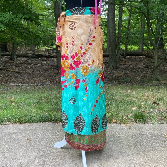 Dresses & Skirts - NWOT Sari silk wrap skirt